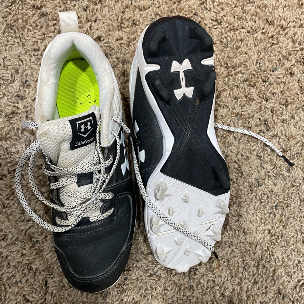 Under Armour 5Y Baseball cleats